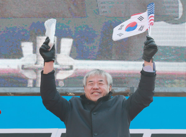 ▲ 환호하는 전광훈 목사. /뉴시스
