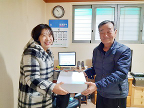▲ 소외계층 가구에 케이크를 지원하는 마크로드제과.