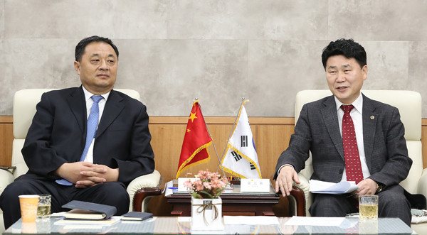 ▲ 경기도의회, 김원기 부의장 허난성 신양항공직업학교 방문단 접견.