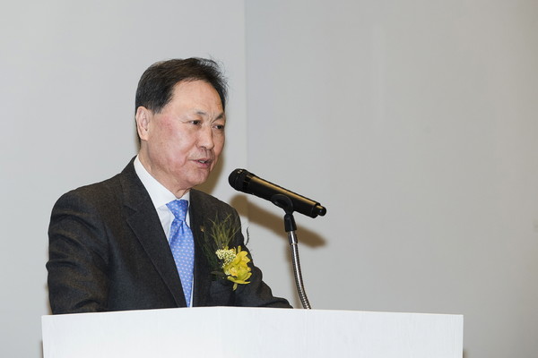 개회사 하고 있는 강태선 회장