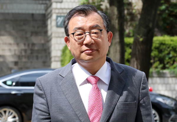 ▲ 법정 향하는 이정현 의원.