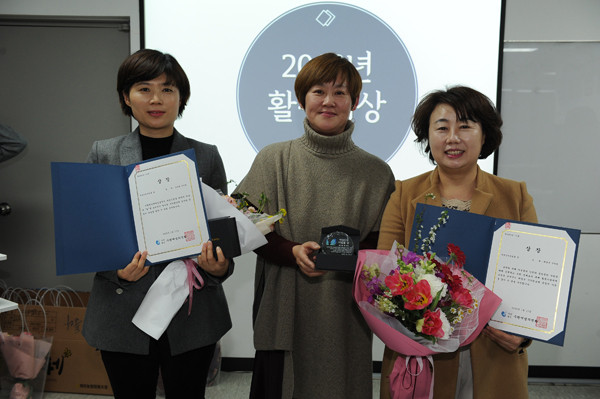 ▲ 수원시의회, 최영옥 위원장‧장미영 의원 '수원여성의전화로부터 여성인권디딤돌상' 수상.