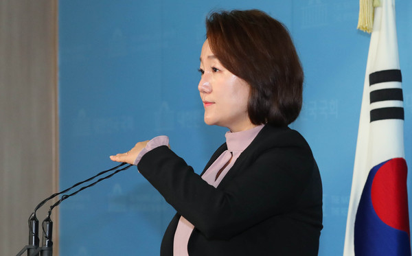 ▲ 브리핑하는 이재정 대변인.