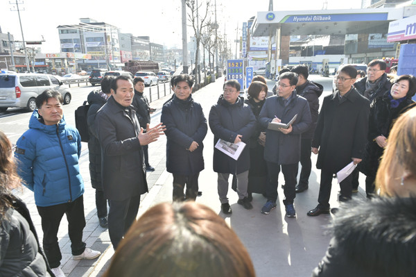 ▲ 심광식 양천구의원, 신월동 어린이 교통사고 현장 방문.