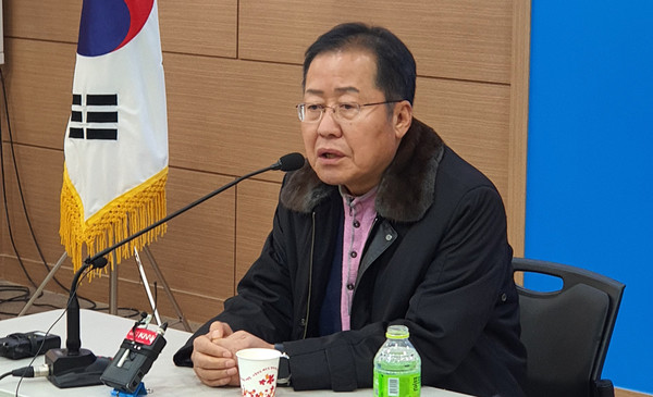 ▲ 생각에 잠긴 홍준표 전 자유한국당 대표.
