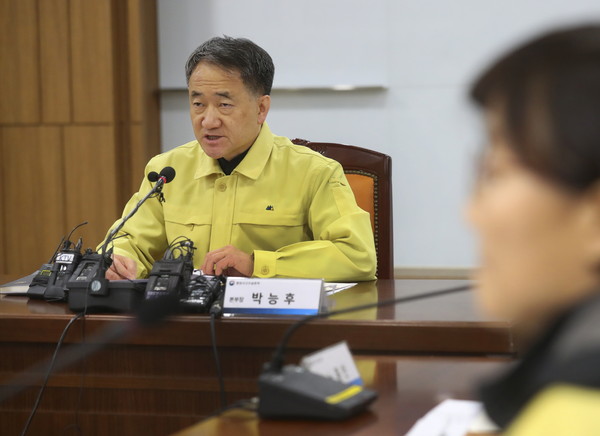 ▲ '신종 코로나바이러스 감염증 중앙사고수습본부'에서 모두발언 하는 박능후 보건복지부 장관.