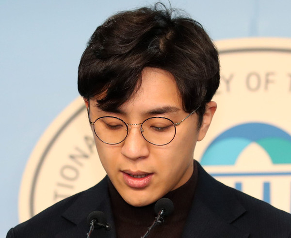 ▲ 입장 밝히는 원종건 씨.