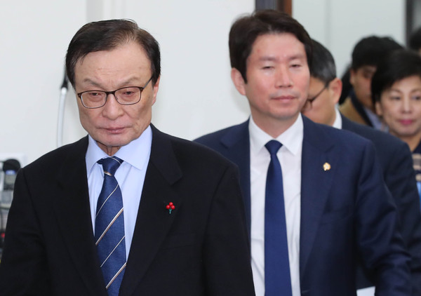 ▲ 최고위원회의 참석하는 이해찬 대표와 이인영 원내대표.