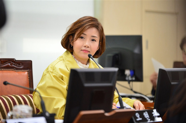 ▲ 대응상황을 보고 받는 오현정 부위원장.