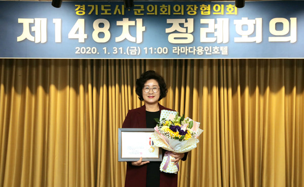▲ 광주시의회, 이미영 의원 지방의정봉사상 수상.