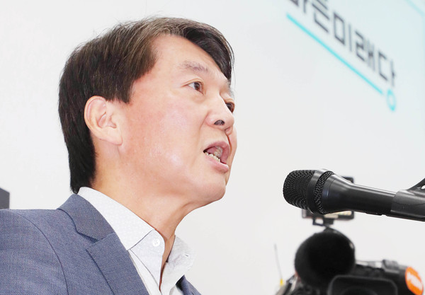 ▲ 탈당 발표하는 안철수 전 의원.