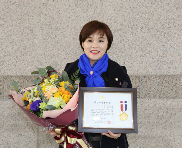 ▲ 하남시의회, 김은영 의원 지방의정봉사상 수상.