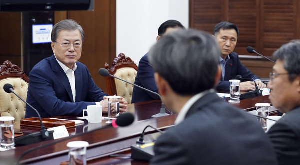 ▲ 심각한 표정의 문재인 대통령. /뉴시스