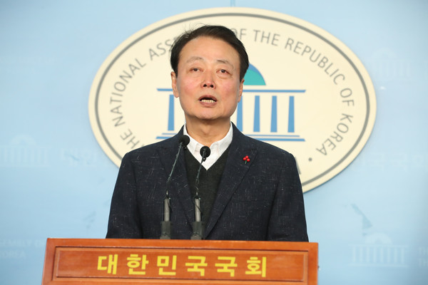 ▲ 브리핑하는 한선교 의원.