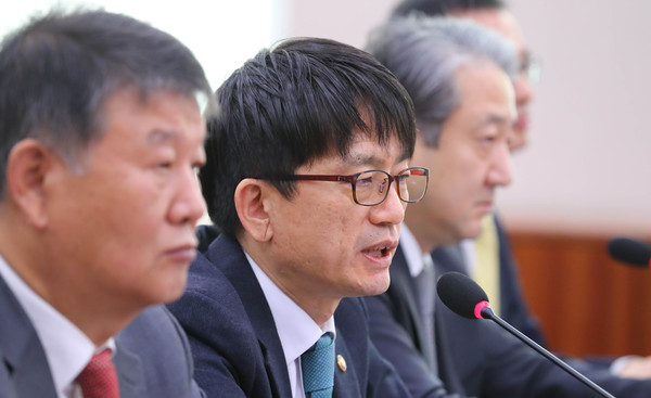▲ 질의에 답하는 박재민 차관.