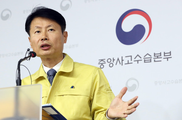 ▲ 브리핑 하는 김강립 중대본 부본부장.