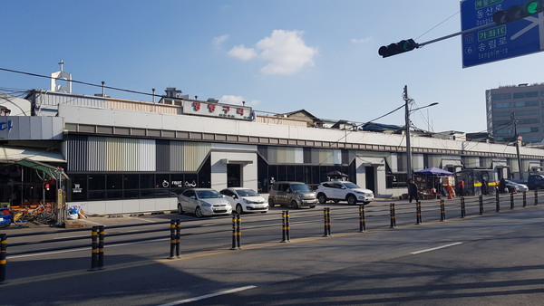 ▲ 현대시장 구거부지 외벽경관.