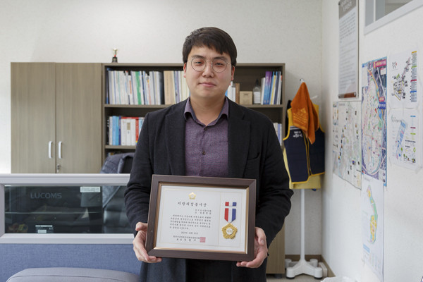 ▲ 시흥시의회, 홍헌영 의원 지방의정봉사상 수상.