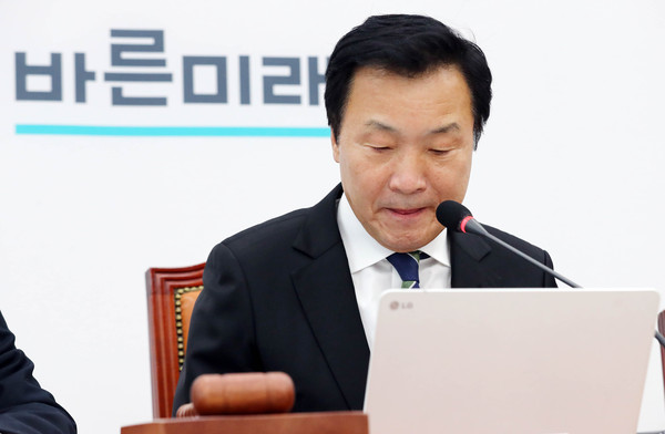 ▲ 생각에 잠긴 손학규 대표.