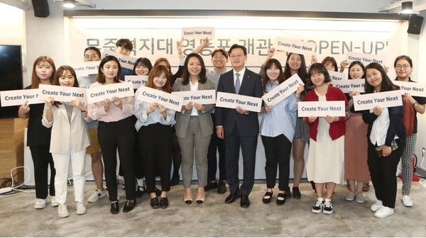 ▲ 무중력지대 영등포 개관식 OPEN-UP 행사에 참여한 채현일 영등포구청장과 영등포구 청년들.