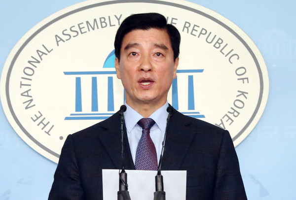 ▲ 브리핑하는 이해식 대변인.