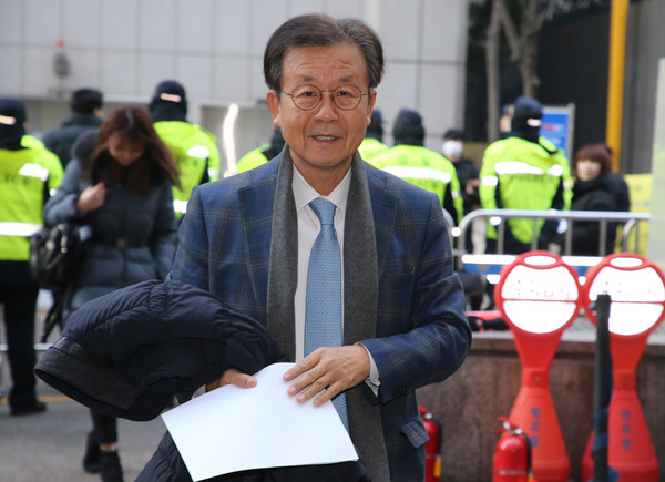 ▲ 민주당사 들어서는 원혜영 공천관리위원장.