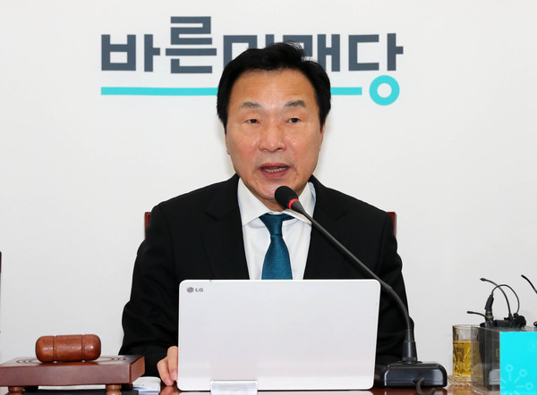 ▲ ‘제201차 최고위원회의’에서 발언하는 손학규 대표.