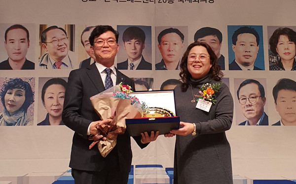 ▲ 무안군의회, 이정운 의장 지구촌희망펜상 수상.