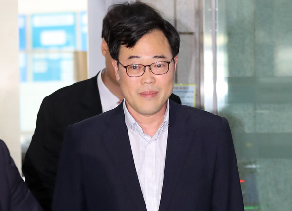 ▲ 검찰조사 마치고 귀가하는 김기식 전 금감원장.