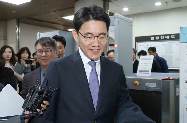 ▲ 법정 나서는 성창호 전 영장전담 부장판사.