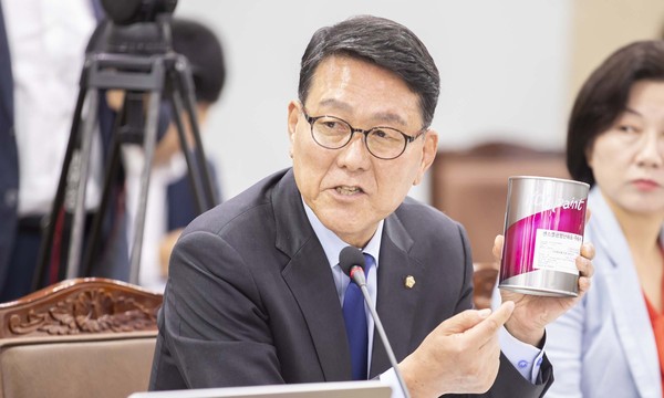 ▲ 질의하는 신창현 의원.