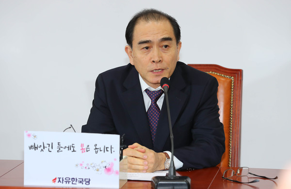 ▲ 질문에 답하는 태영호 전 주영 북한대사관 공사.