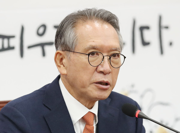 ▲ 인재영입 관련 발표하는 김형오 위원장.