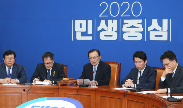 ▲ 최고위원회의서 발언하는 이해찬 대표.