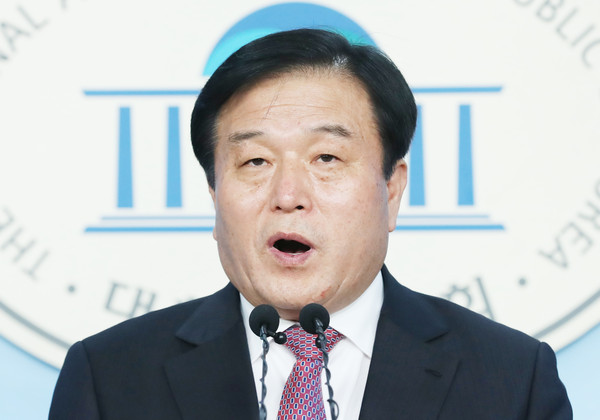 ▲ 총선 불출마 선언하는 이진복 의원.