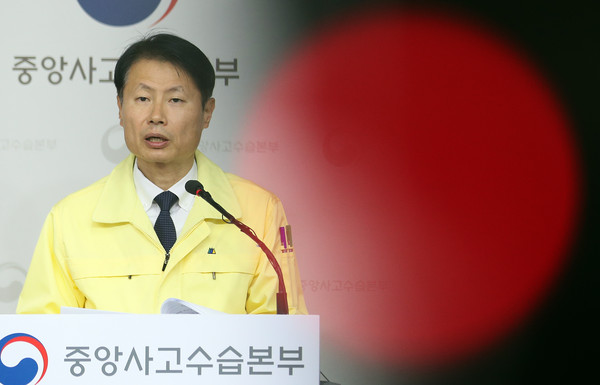 ▲ 브리핑하는 김강립 중앙사고수습본부 부본부장.