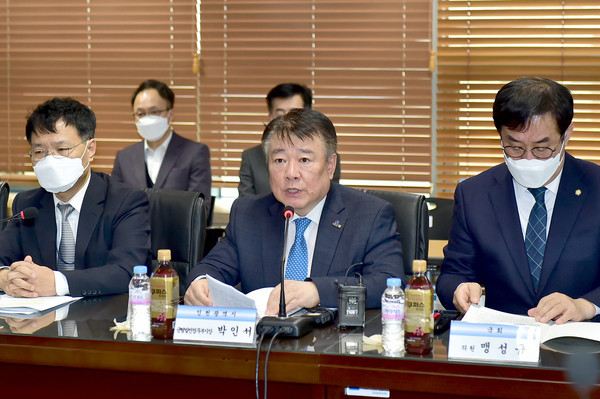 ▲ ‘남동스마트산단 추진단 간담회’ 참석한 박인서 균형발전정무부시장.