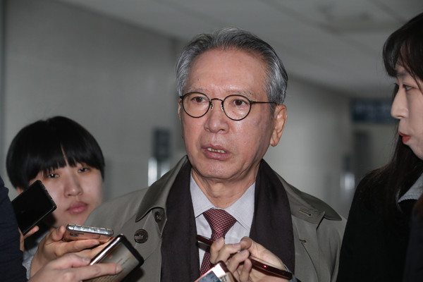▲ 기자들의 질문에 답하는 김형오 미래통합당 공천관리위원장.