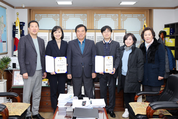 ▲ 중구의회가 신규 입법자문위원을 위촉했다.