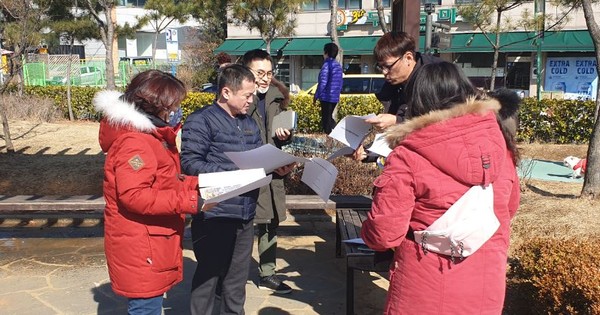 ▲ 주민참여 공원사업 참가한 지역 주민들.