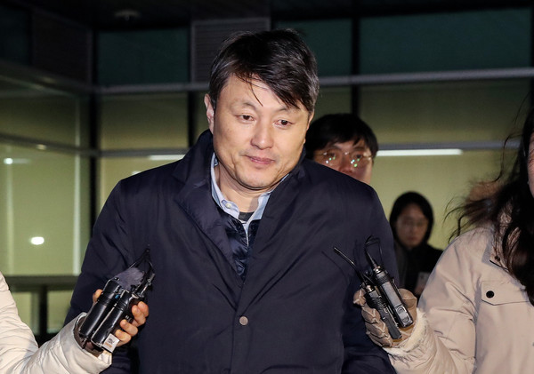 ▲ 동부지검 나서는 유재수 부시장.