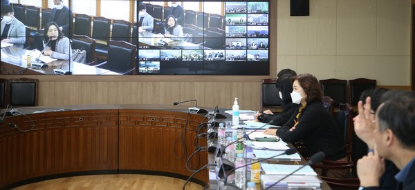 ▲ 학교지원센터 근무직원 화상연수.