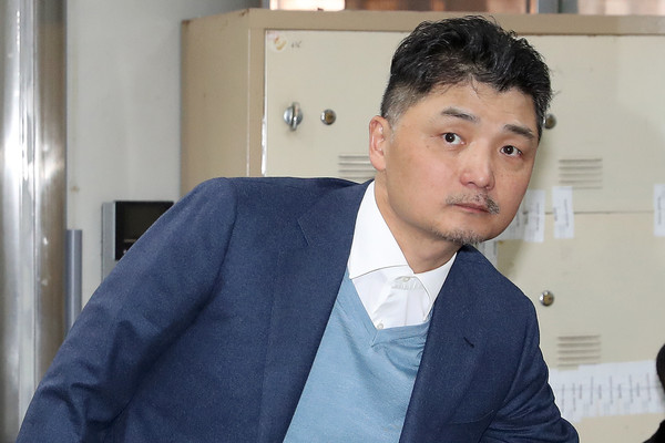 ▲ 공판 출석하는 김범수 카카오 의장.