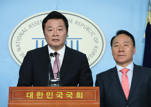 ▲ 미래통합당 입당 기자회견하는 김철근 전 공보단장.