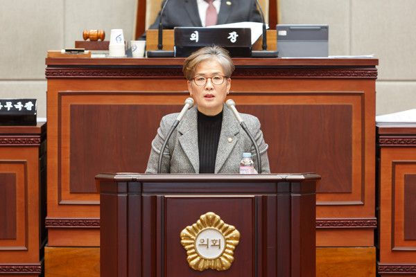 ▲ 제272회 시흥시의회 임시회 제1차본회의에서 행정사무조사 제안설명하는 송미희 위원장.
