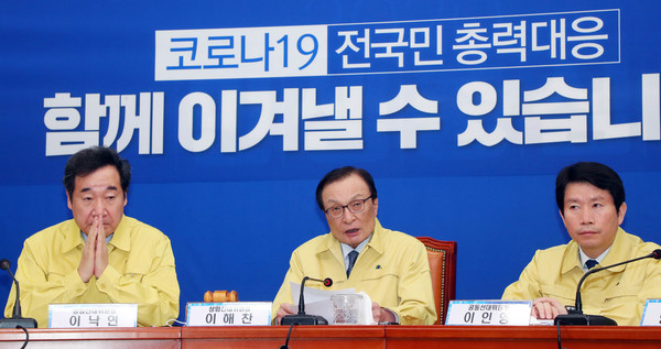 ▲ 선거대책위원회 회의에서 발언하는 이해찬 위원장(가운데).