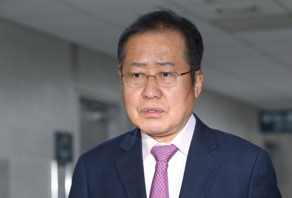 ▲ 굳은 표정의 홍준표 전 대표.