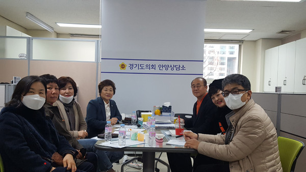 ▲ 관양고 주변 지역주민과의 간담회.