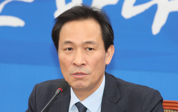 ▲ 비례대표 운영 관련 기자간담회하는 우상호 비례공관위원장.