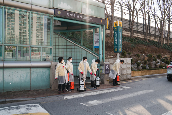 ▲ 지하철 역사 내 다수 접촉 예상되는 곳 중점 방역.